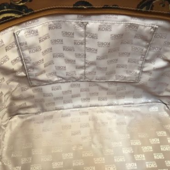 MICHAEL KORS EMRY LUGGAGE PRAISLEY LARGE TZ TOTE - Picture 4 of 8